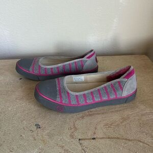 UGG Neema 1796 Gray and Pink Striped Flats
